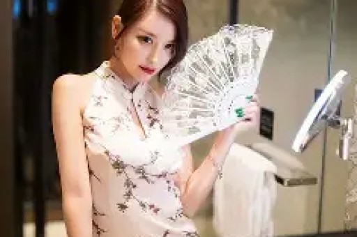 章若楠走路姿势登热搜榜首！甜妹御姐风反差感十足被圈粉了